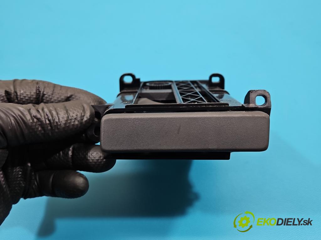 Toyota Auris I 2006-2013 1.6 VVTI 124hp manual 91 kW 1598 cm3 5- Rukojeť: na nápoje: 55620-02110 (Držiak (úchyt) na nápoje)