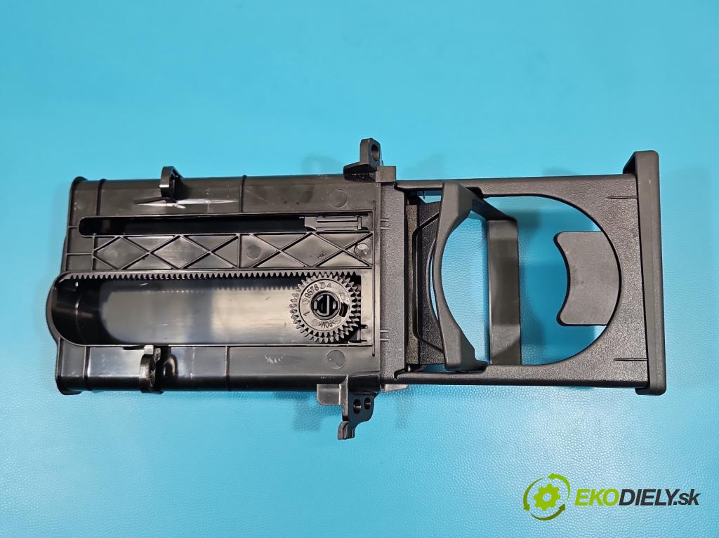 Toyota Auris I 2006-2013 1.6 VVTI 124hp manual 91 kW 1598 cm3 5- Rukojeť: na nápoje: 55620-02110 (Držiak (úchyt) na nápoje)