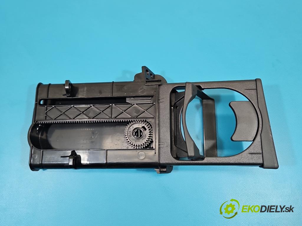 Toyota Auris I 2006-2013 1.6 VVTI 124hp manual 91 kW 1598 cm3 5- Rukojeť: na nápoje: 55620-02090 (Držiak (úchyt) na nápoje)