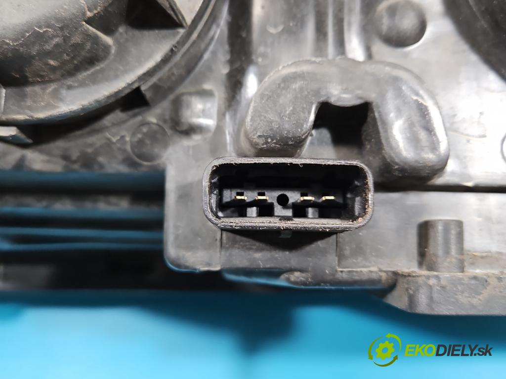 Renault Laguna II 2001-2007 1.8 16V 120 HP manual 88 kW 1783 cm3 5- Reflektor: pravý  (Svetlo predné pravé)