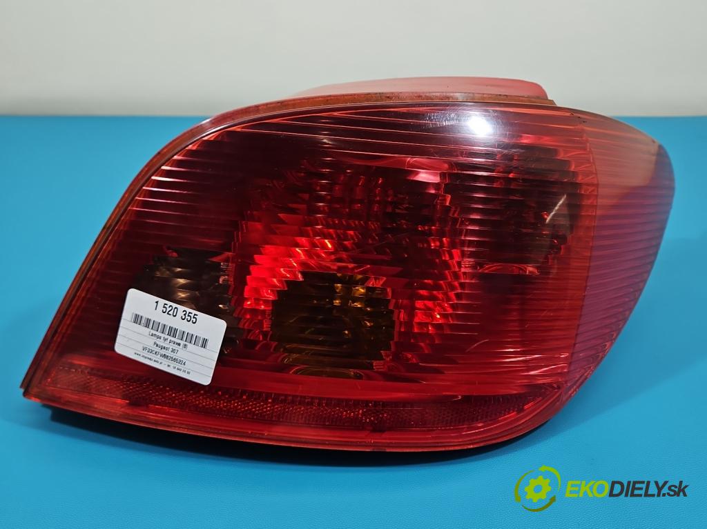 Peugeot 307 1.4 8V 75 HP manual 55 kW 1360 cm3 5- svetlo / reflektor zadné pravé  (Kľučka dverí ostatné)