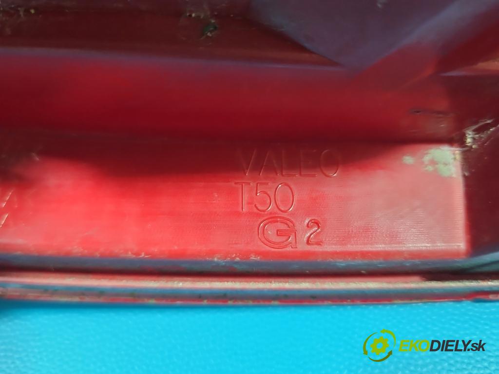 Peugeot 307 1.4 8V 75 HP manual 55 kW 1360 cm3 5- svetlo / reflektor zadné ľavé  (Kľučka dverí ostatné)