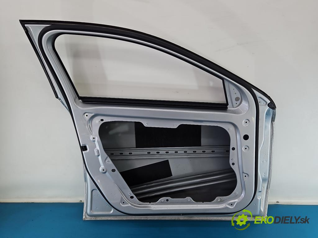 Mercedes A W176 2012-2018 1.5 CDI 109 HP manual 80 kW 1461 cm3 5- dvere predné ľavé  (Kľučka dverí ostatné)
