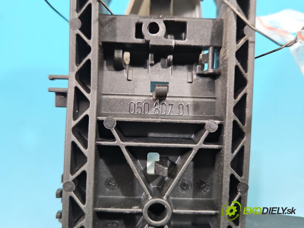 Mercedes A W176 2012-2018 1.5 CDI 109 HP manual 80 kW 1461 cm3 5- rukoväť predné ľavé mimo: A2047601700 (Kľučka dverí vonkajšia predná ľavá)