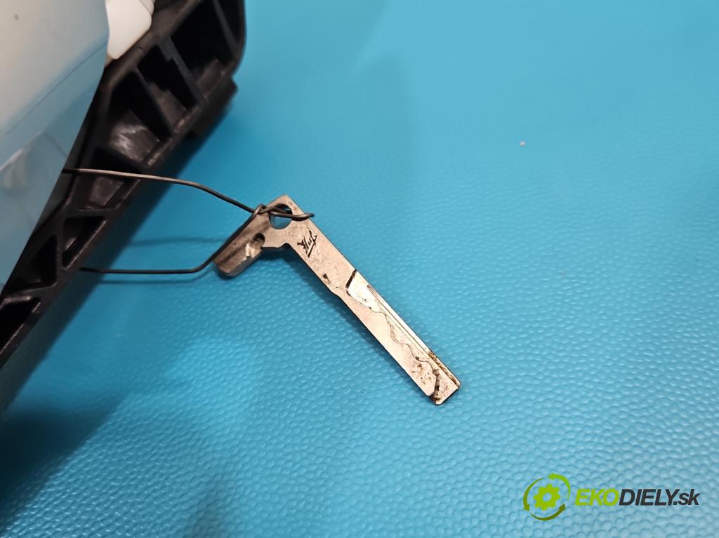 Mercedes A W176 2012-2018 1.5 CDI 109 HP manual 80 kW 1461 cm3 5- rukoväť predné ľavé mimo: A2047601700 (Kľučka dverí vonkajšia predná ľavá)