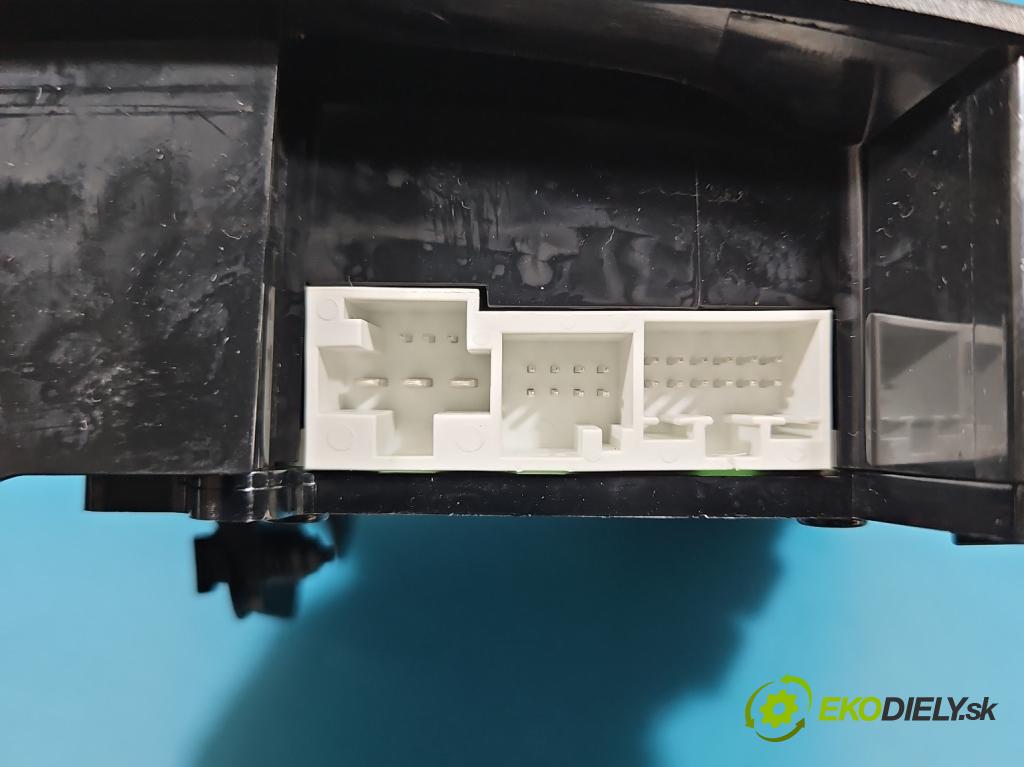 Mercedes A W176 2012-2018 1.5 CDI 109 HP manual 80 kW 1461 cm3 5- svetlo / reflektor interiéra A0009004408