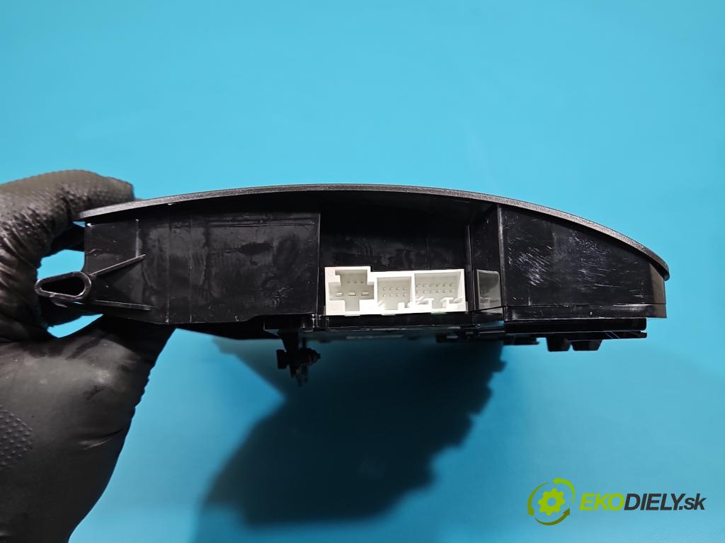 Mercedes A W176 2012-2018 1.5 CDI 109 HP manual 80 kW 1461 cm3 5- svetlo / reflektor interiéra A0009004408