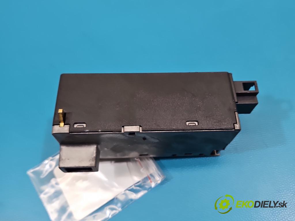 Mercedes A W176 2012-2018 1.5 CDI 109 HP manual 80 kW 1461 cm3 5- Blokáda: řízení: A0999004101 (Riadenie ostatné)