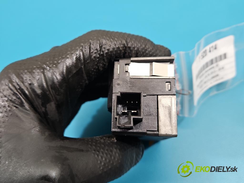 Mercedes A W176 2012-2018 1.5 CDI 109 HP manual 80 kW 1461 cm3 5- Blokáda: řízení: A0999004101 (Riadenie ostatné)