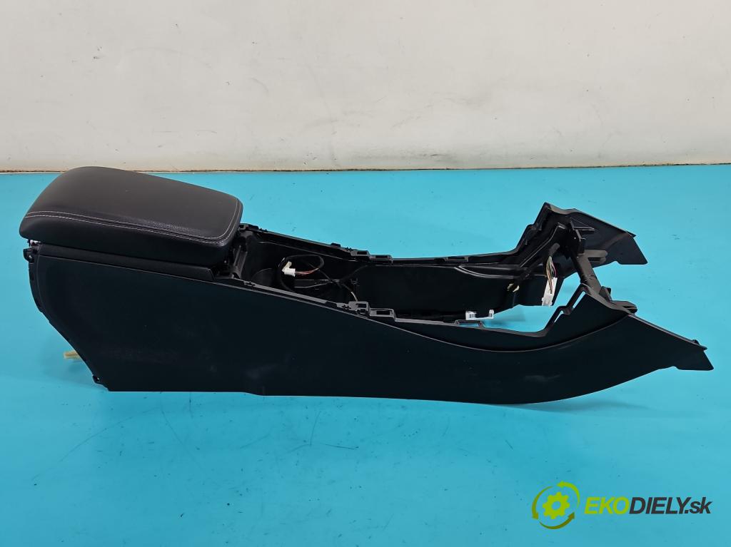 Mercedes A W176 2012-2018 1.5 CDI 109 HP manual 80 kW 1461 cm3 5- operadlo A1766801300 (Lakťová opierka)