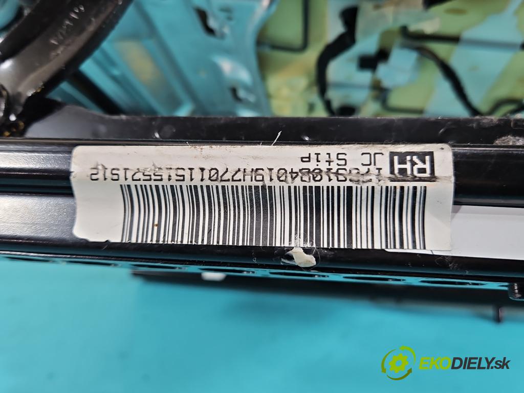 Mercedes A W176 2012-2018 1.5 CDI 109 hp manual 80 kW 1461 cm3 5- Sedadlo pravý  (Sedadlo)