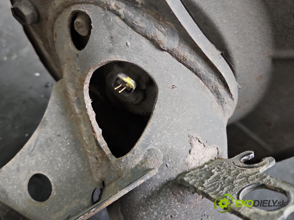 Toyota Auris I 2006-2013 1.6 VVTI 124 hp manual 91 kW 1598 cm3 5- zadní výztuha  (Zadní výztuha)