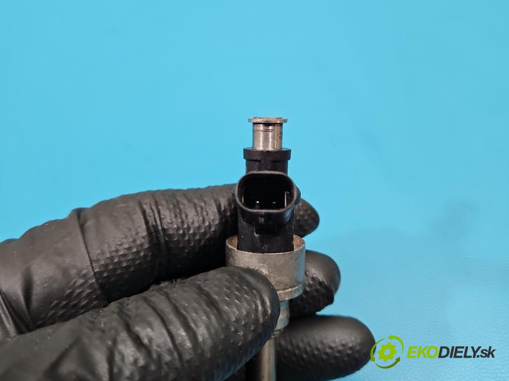 Audi Q5 2008-2016 3.0 tfsi: 272 HP automatic 200 kW 2995 cm3 5- vstrek 306E036P (Vstrekovač paliva)