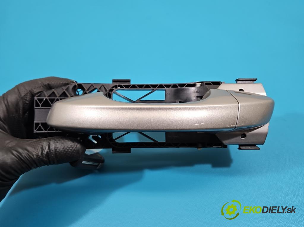 Skoda Fabia III 2014- 2021 1.2 TSI 110 HP manual 81 kW 1197 cm3 5- rukoväť predné ľavé mimo:  (Kľučka dverí vonkajšia predná ľavá)