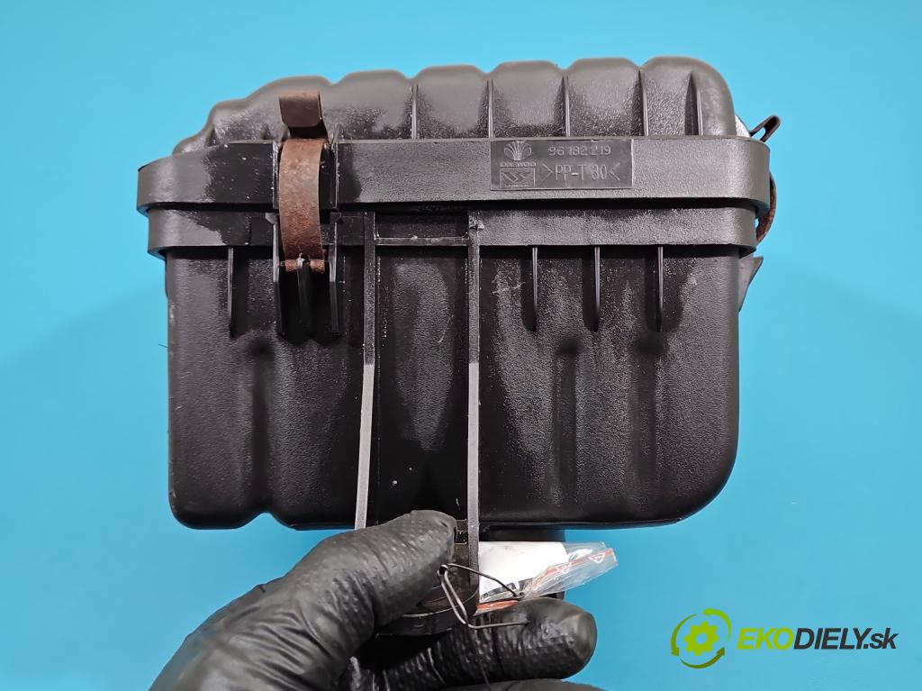 Daewoo Lanos 1.5 8v 0KM manual  1498 cm3 4- obal filtra vzduchu 96182219 (Obal vzduchového filtra)