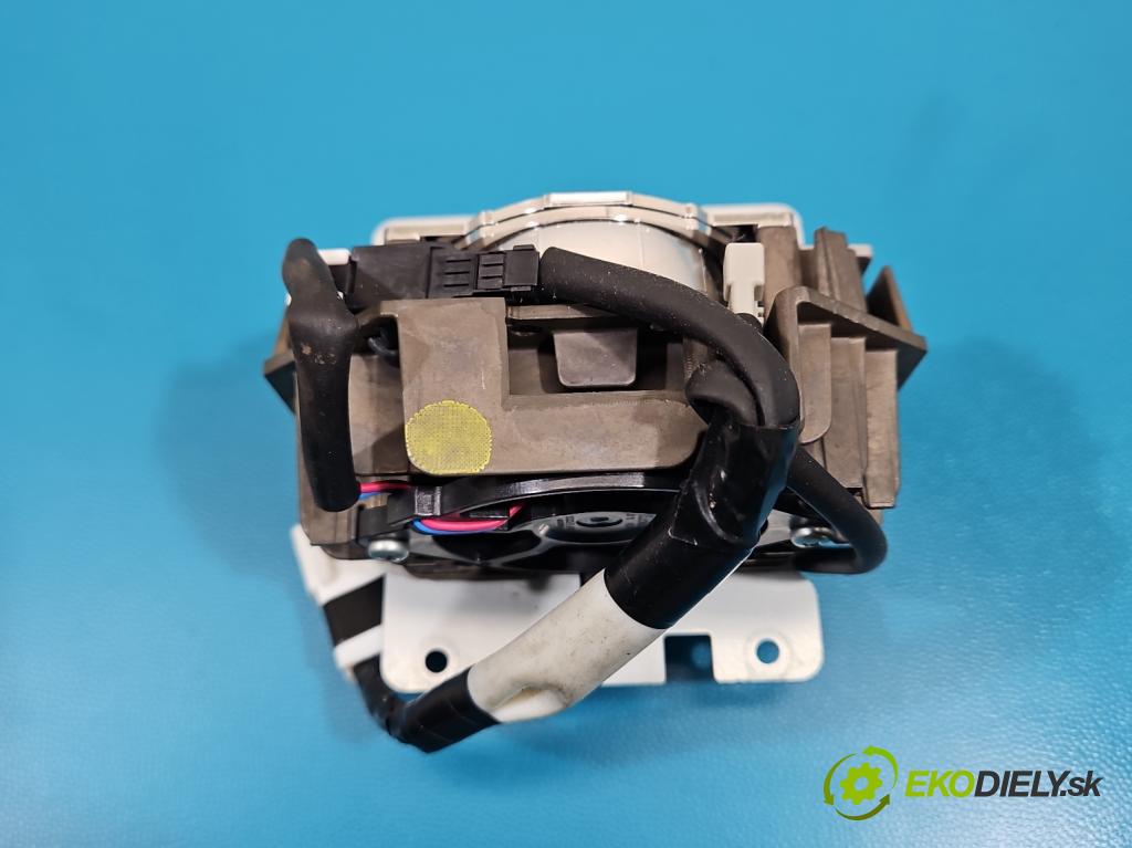 Lexus NX I 2014-2021 2.0 T 238HP automatic 175 kW 1998 cm3 5- Šošovka reflektor: pravej časti