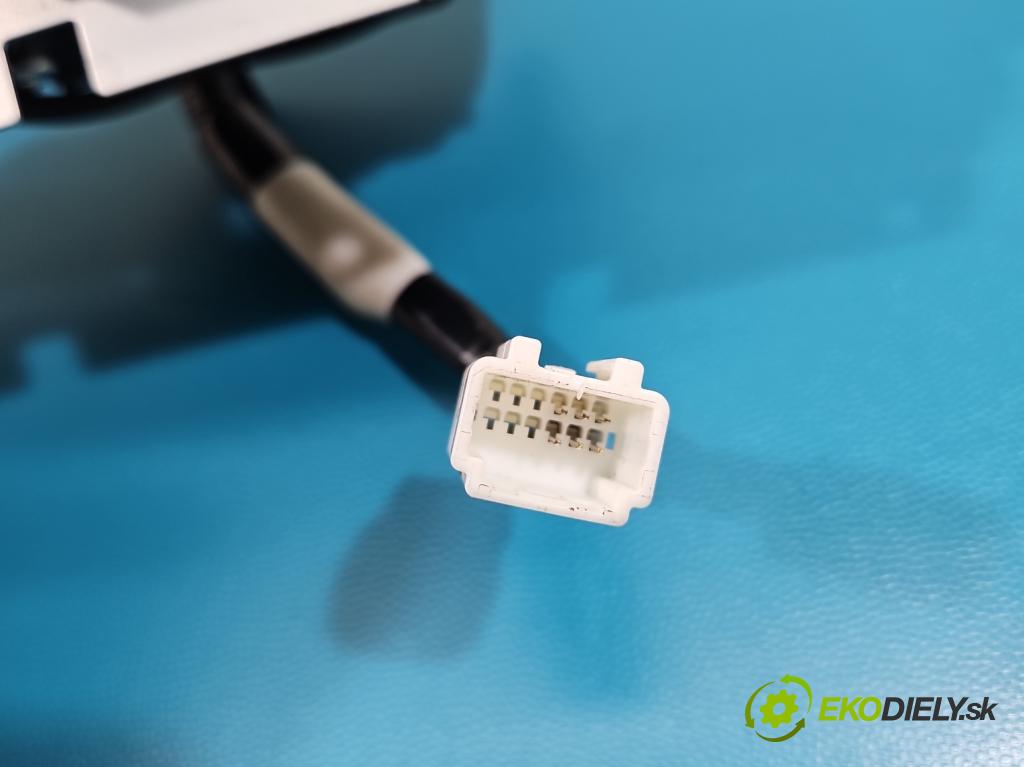 Lexus NX I 2014-2021 2.0 T 238HP automatic 175 kW 1998 cm3 5- Šošovka reflektor: pravej časti