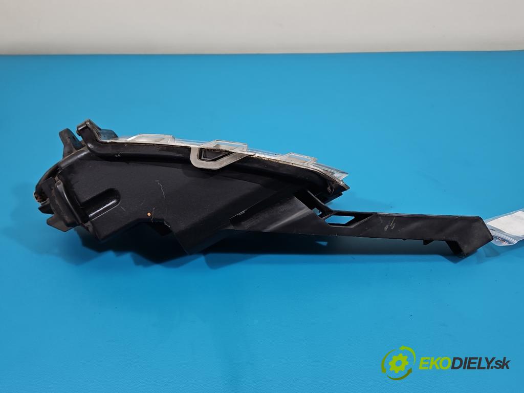 Lexus NX I 2014-2021 2.0 T 238hp automatic 175 kW 1998 cm3 5- Halogen pravý  (Klika dveří ostatní)