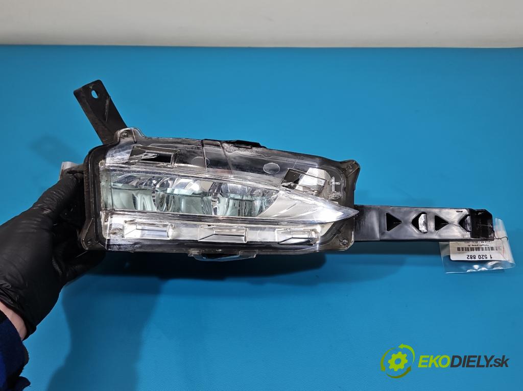 Lexus NX I 2014-2021 2.0 T 238hp automatic 175 kW 1998 cm3 5- Halogen pravý  (Klika dveří ostatní)