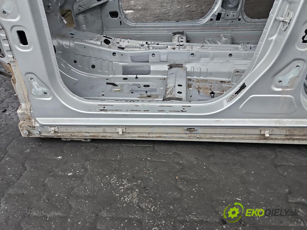 Mercedes A W176 2012-2018 1.5 CDI 109 hp manual 80 kW 1461 cm3 5- práh levý  (Karoserie ostatní)