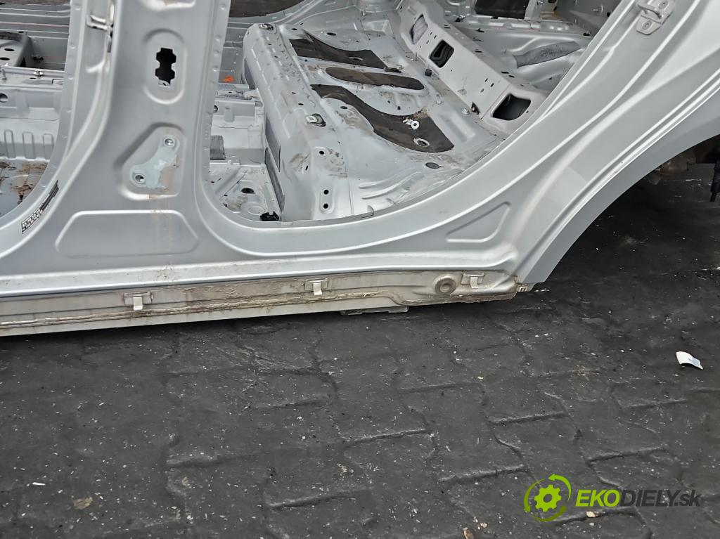 Mercedes A W176 2012-2018 1.5 CDI 109 hp manual 80 kW 1461 cm3 5- práh levý  (Karoserie ostatní)