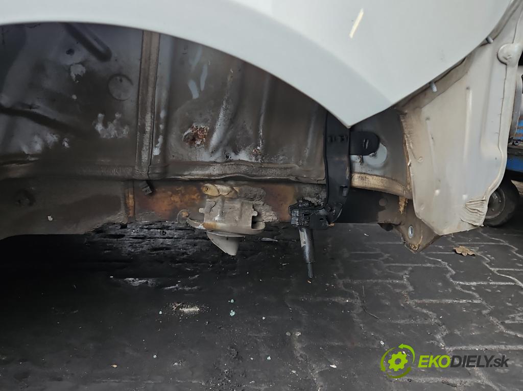 Mercedes A W176 2012-2018 1.5 CDI (607951) 109 hp manual 80 kW 1461 cm3 5- blatnik zadní levý