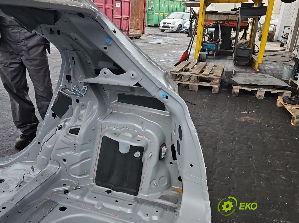 Mercedes A W176 2012-2018 1.5 CDI (607951) 109 hp manual 80 kW 1461 cm3 5- blatnik zadní pravý 