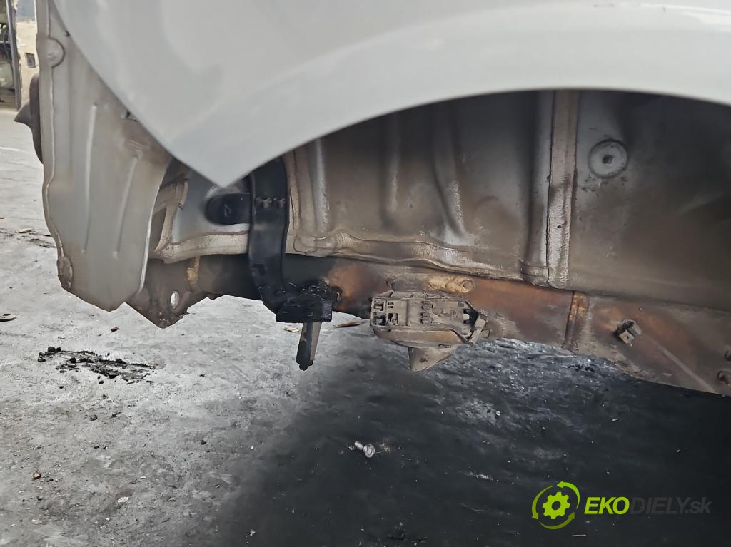 Mercedes A W176 2012-2018 1.5 CDI (607951) 109 hp manual 80 kW 1461 cm3 5- blatnik zadní pravý