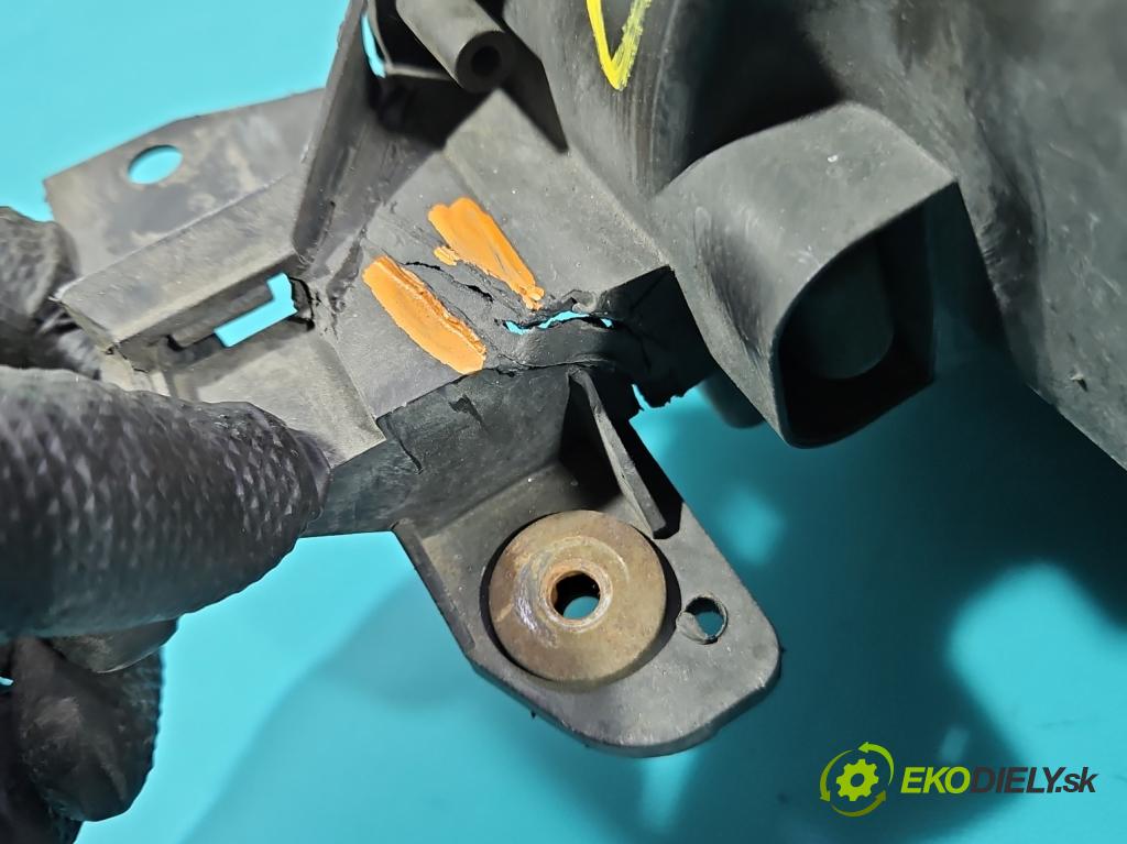 Citroen C4 Picasso I 2006-2013 1.8 16V 125 HP manual 92 kW 1749 cm3 5- Reflektor: pravý  (Svetlo predné pravé)