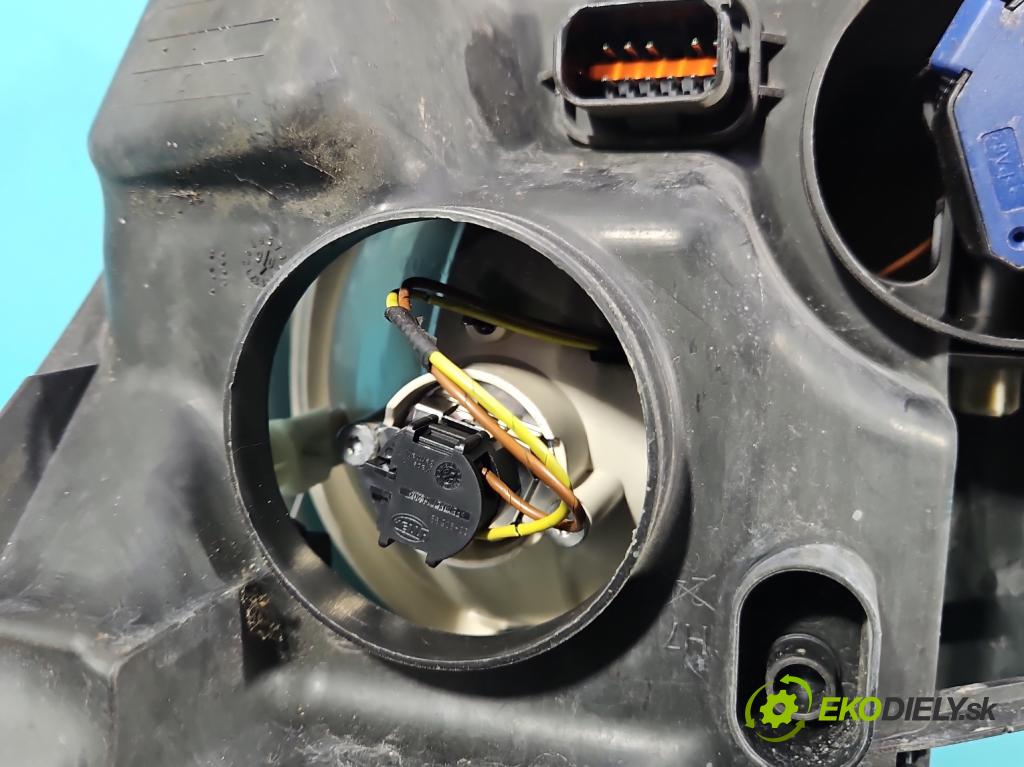 Citroen C4 Picasso I 2006-2013 1.8 16V 125 HP manual 92 kW 1749 cm3 5- Reflektor: pravý  (Svetlo predné pravé)