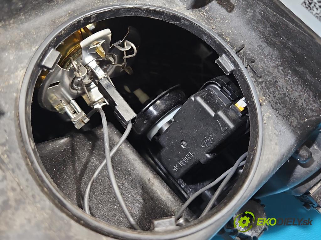 Opel Astra V  2015-2022 1.6 CDTI 110 HP manual 81 kW 1598 cm3 5- Reflektor: pravý 39077801 (Svetlo predné pravé)