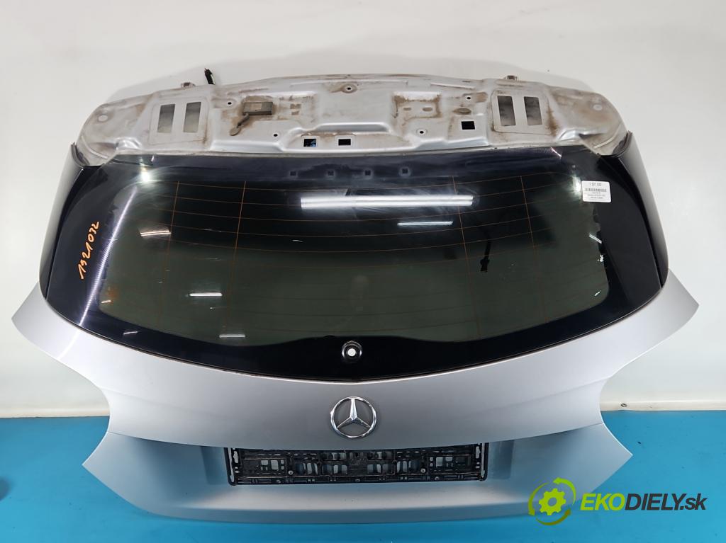 Mercedes A W176 2012-2018 1.5 CDI 109 hp manual 80 kW 1461 cm3 5- zadní kufrové dveře  (Zadní kapota (kufr))