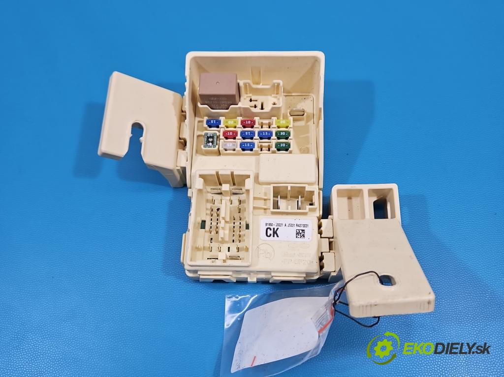 Kia Stinger 2017-2023 2.0 T-GDI 256KM automatic 188 kW 1998 cm3 5- skříňka pojistková 91950-J5221A (Pojistková skříňka)