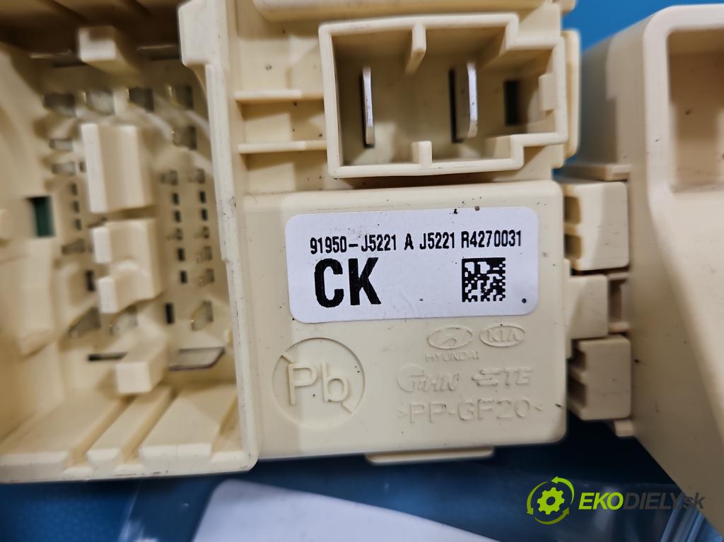 Kia Stinger 2017-2023 2.0 T-GDI 256KM automatic 188 kW 1998 cm3 5- skříňka pojistková 91950-J5221A (Pojistková skříňka)