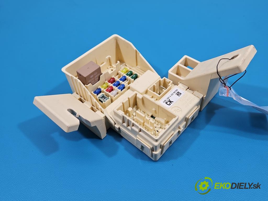 Kia Stinger 2017-2023 2.0 T-GDI 256KM automatic 188 kW 1998 cm3 5- skříňka pojistková 91950-J5221A (Pojistková skříňka)