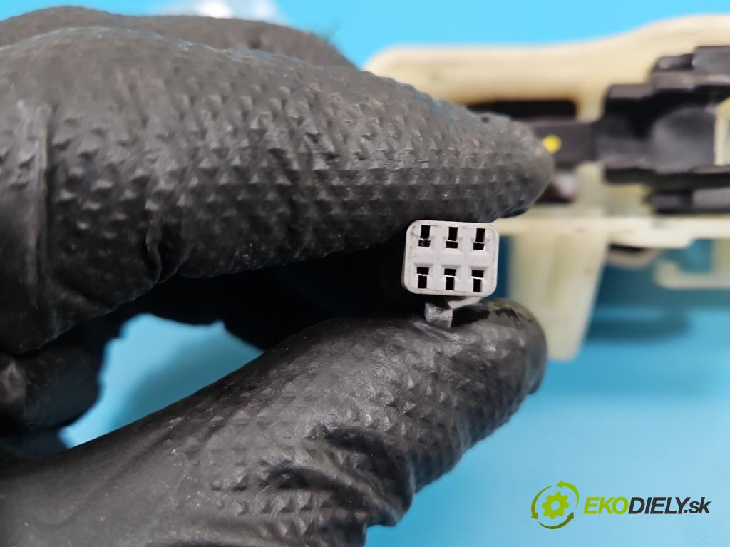 Kia Stinger 2017-2023 2.0 T-GDI: 256KM automatic 188 kW 1998 cm3 5- rukoväť predné ľavé mimo:  (Kľučka dverí vonkajšia predná ľavá)