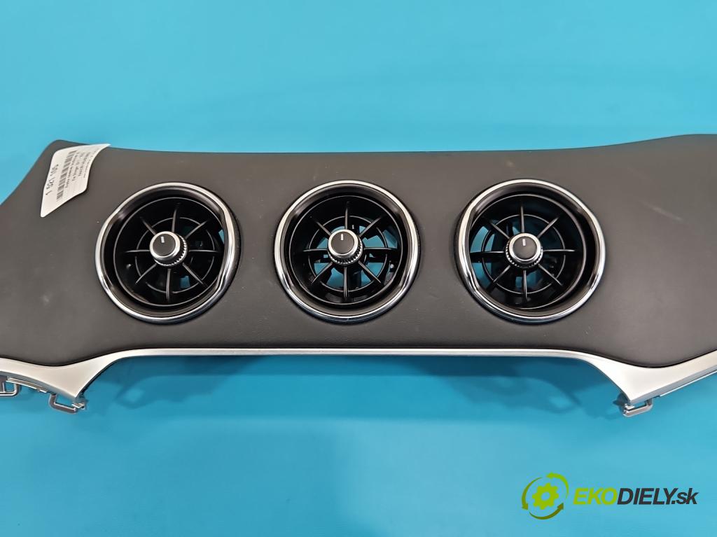 Kia Stinger 2017-2023 2.0 T-GDI: 256KM automatic 188 kW 1998 cm3 5- Mřížka: kúrenia stredová 84767-J5000 (Mriežka kúrenia (fukár))