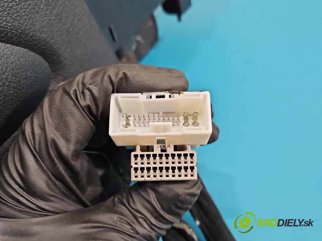 Kia Stinger 2017-2023 2.0 T-GDI: 256KM automatic 188 kW 1998 cm3 5- operadlo 84690-J5000 (Lakťová opierka)