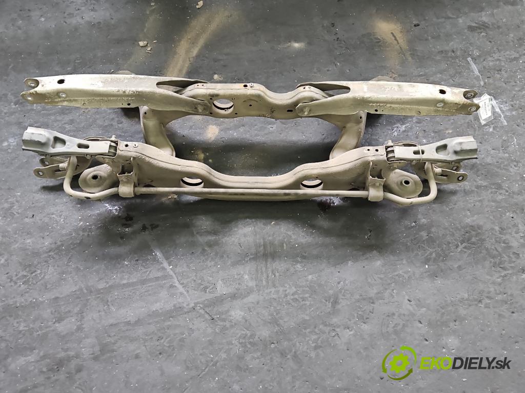 Mercedes A W176 2012-2018 1.5 CDI 109 hp manual 80 kW 1461 cm3 5- zadní výztuha  (Zadní výztuha)