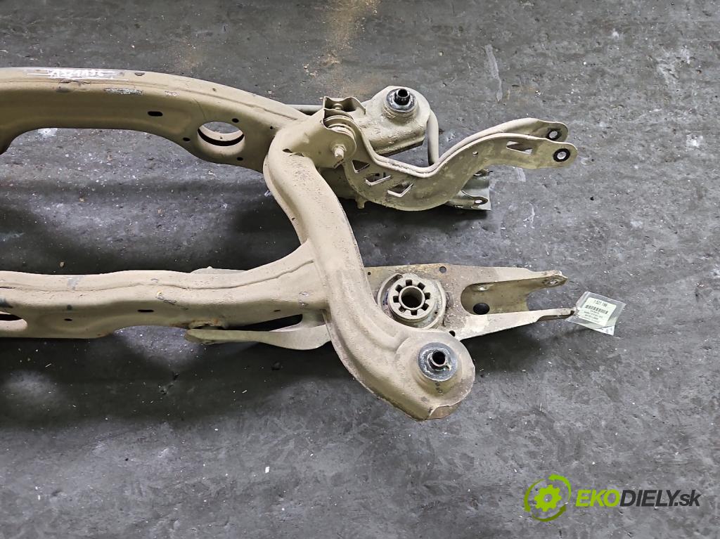 Mercedes A W176 2012-2018 1.5 CDI 109 hp manual 80 kW 1461 cm3 5- zadní výztuha  (Zadní výztuha)