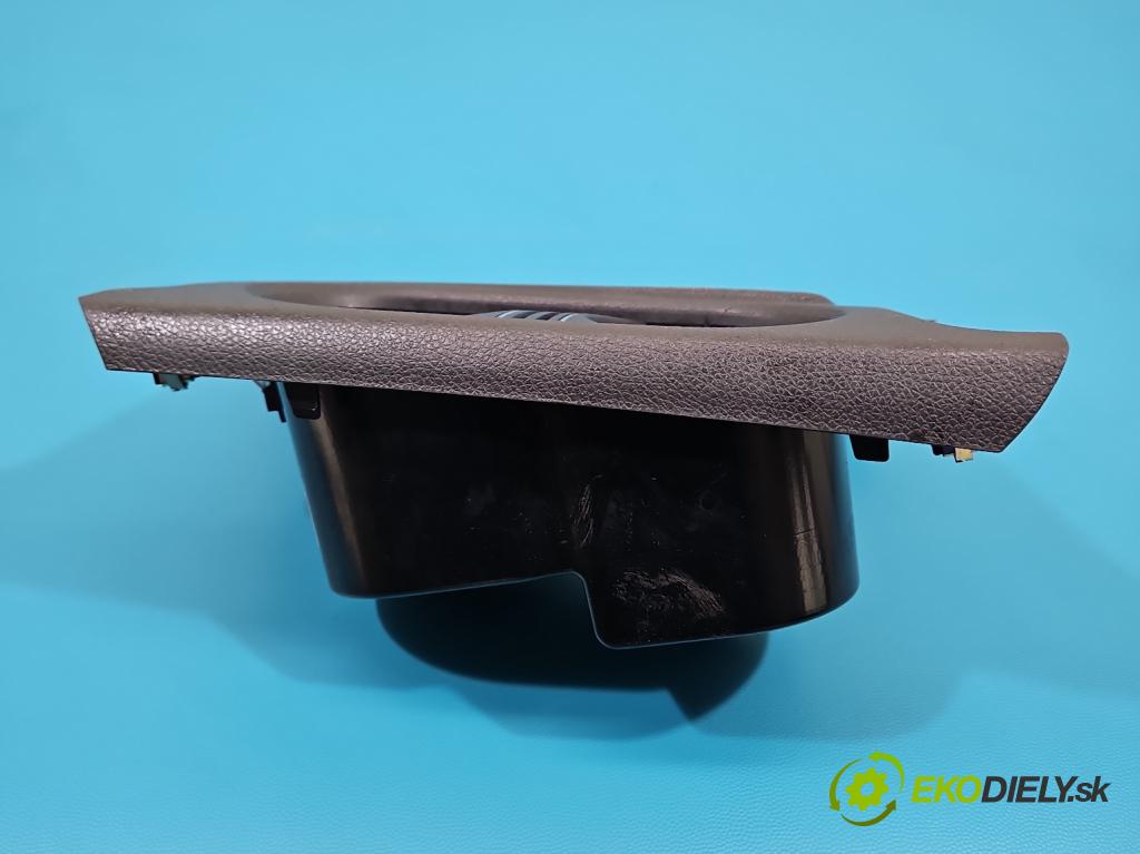 Mercedes A W176 2012-2018 1.5 CDI 109 hp manual 80 kW 1461 cm3 5- Rukojeť: na napoje: A1766801610 (Držák nápojů)