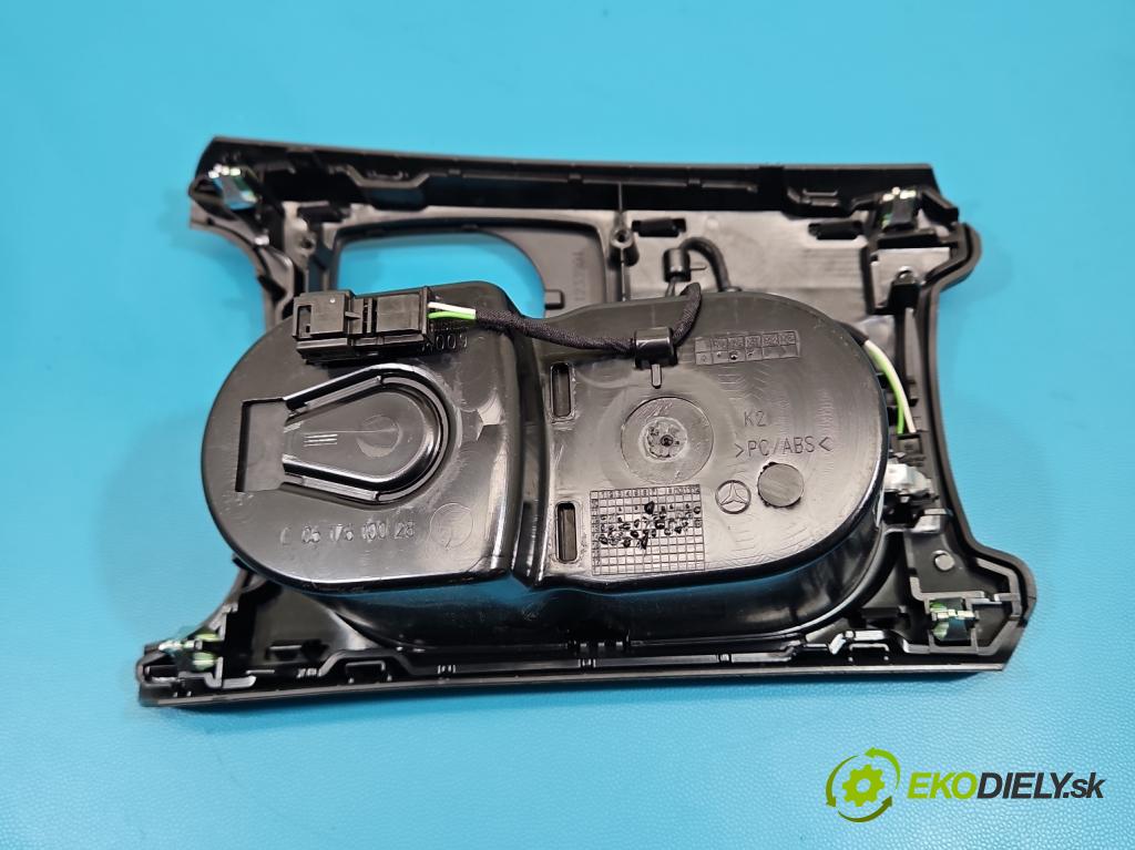 Mercedes A W176 2012-2018 1.5 CDI 109 hp manual 80 kW 1461 cm3 5- Rukojeť: na napoje: A1766801610 (Držák nápojů)