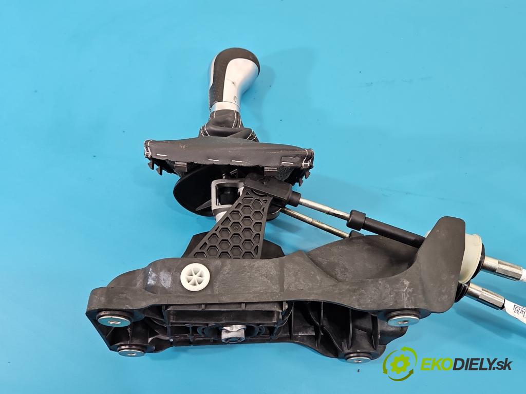 Mercedes A W176 2012-2018 1.5 CDI 109 HP manual 80 kW 1461 cm3 5- Páka: Změny: stupeň,rýchlosť A1763600209 (Rýchlostná páka (kulisa))