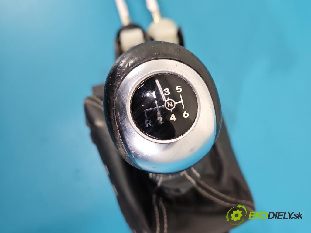 Mercedes A W176 2012-2018 1.5 CDI 109 HP manual 80 kW 1461 cm3 5- Páka: Změny: stupeň,rýchlosť A1763600209 (Rýchlostná páka (kulisa))