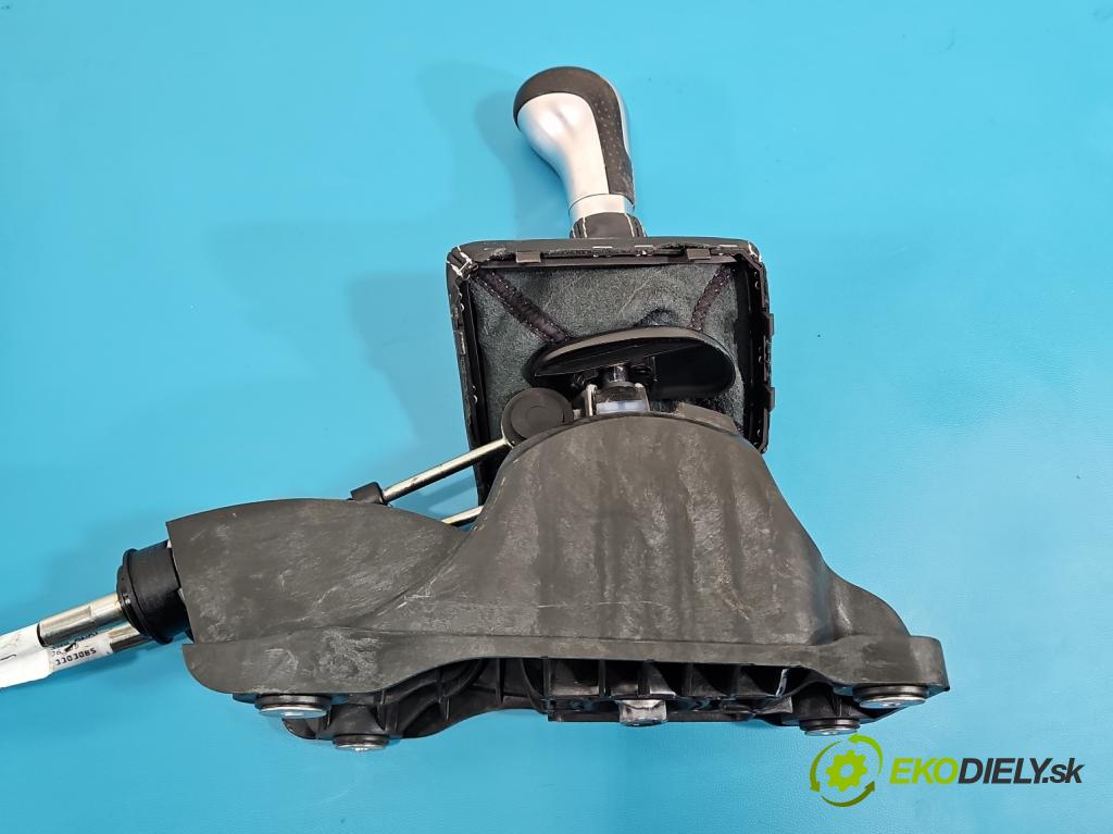 Mercedes A W176 2012-2018 1.5 CDI 109 HP manual 80 kW 1461 cm3 5- Páka: Změny: stupeň,rýchlosť A1763600209 (Rýchlostná páka (kulisa))