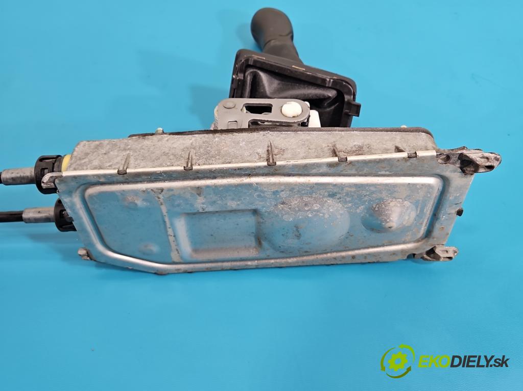 Skoda Fabia III 2014- 2021 1.2 TSI 110 HP manual 81 kW 1197 cm3 5- Páka: Změny: stupeň,rýchlosť 6C0711049F (Rýchlostná páka (kulisa))