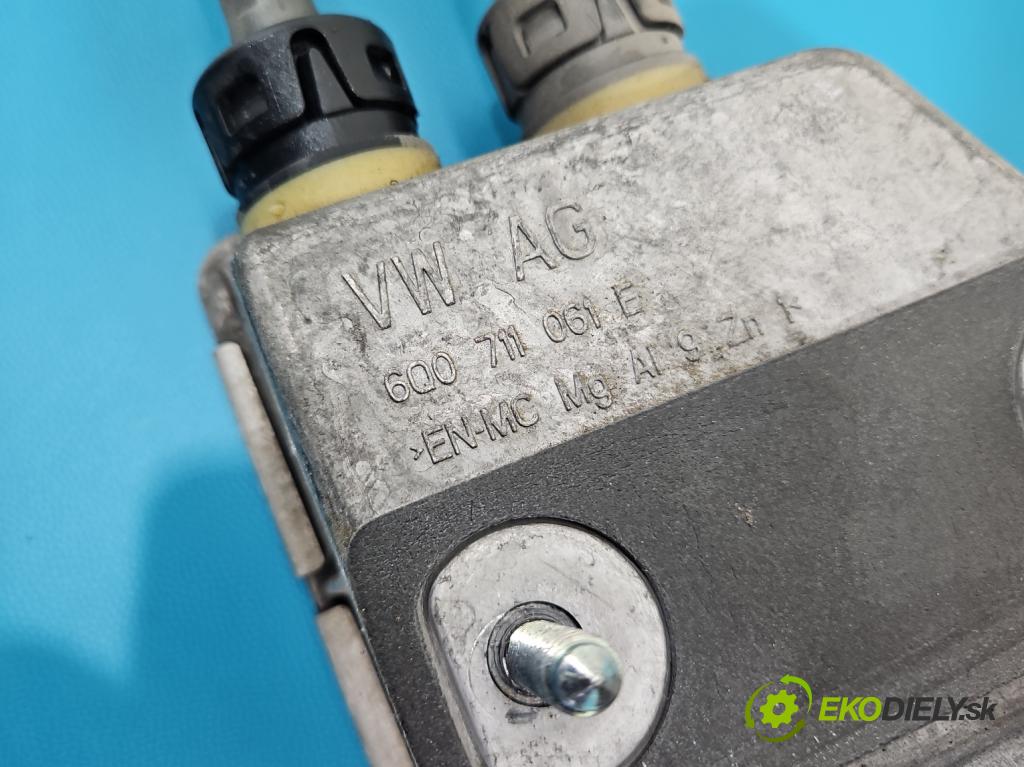 Skoda Fabia III 2014- 2021 1.2 TSI 110 HP manual 81 kW 1197 cm3 5- Páka: Změny: stupeň,rýchlosť 6C0711049F (Rýchlostná páka (kulisa))