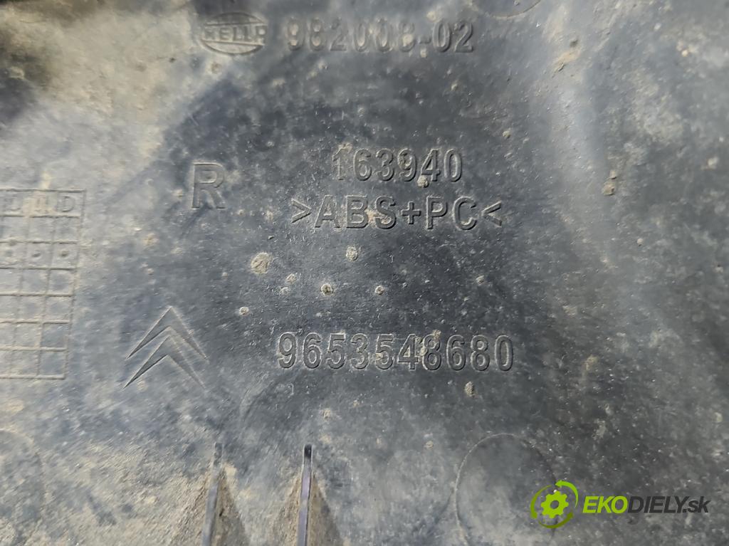 Citroen C4 Picasso I 2006-2013 1.8 16V 125 HP manual 92 kW 1749 cm3 5- svetlo / reflektor zadné pravé nárazník 9653548680