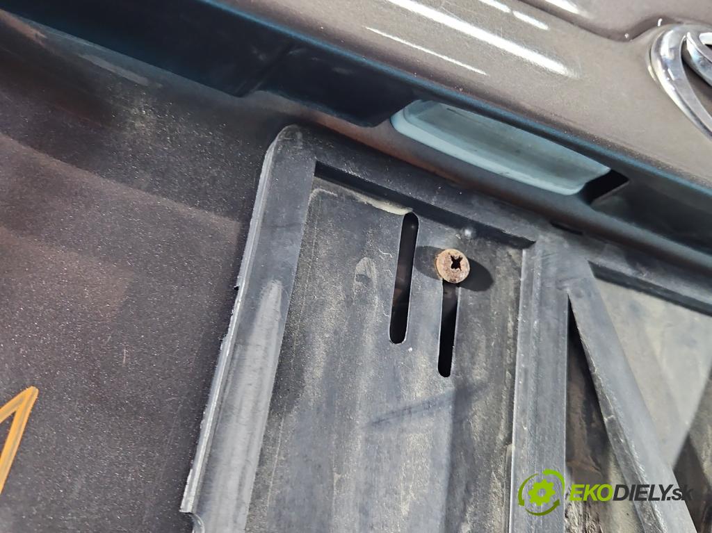 Toyota Corolla E12 2001-2009 1.8 VVTI usa 135 hp manual 99 kW 1794 cm3 4- zadní kufrové dveře  (Zadní kapota (kufr))