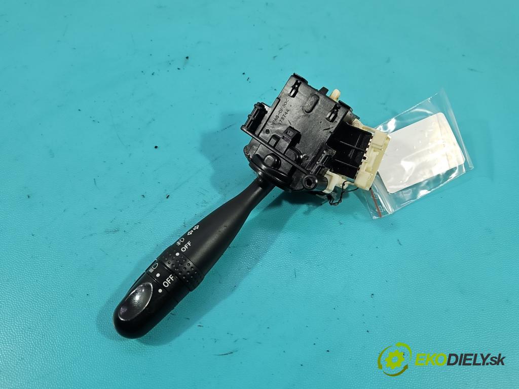 Toyota Corolla E12 2001-2009 1.8 VVTI usa 135 HP manual 99 kW 1794 cm3 4- prepínač smeroviek 173745 (Prepínacie páčky pod volantom)